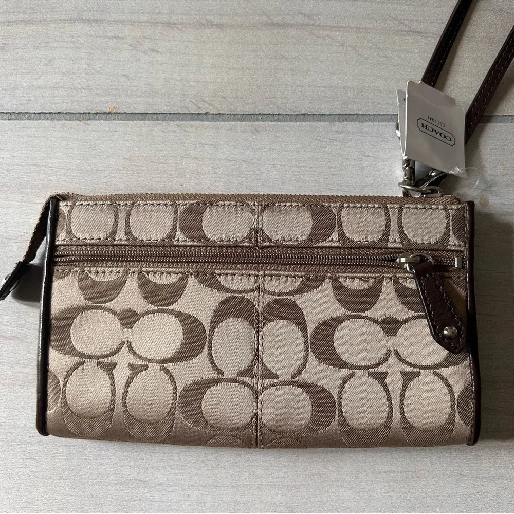 NWT 100% Authentic Coach Ashley Signature Satin Zippy Clutch Wallet